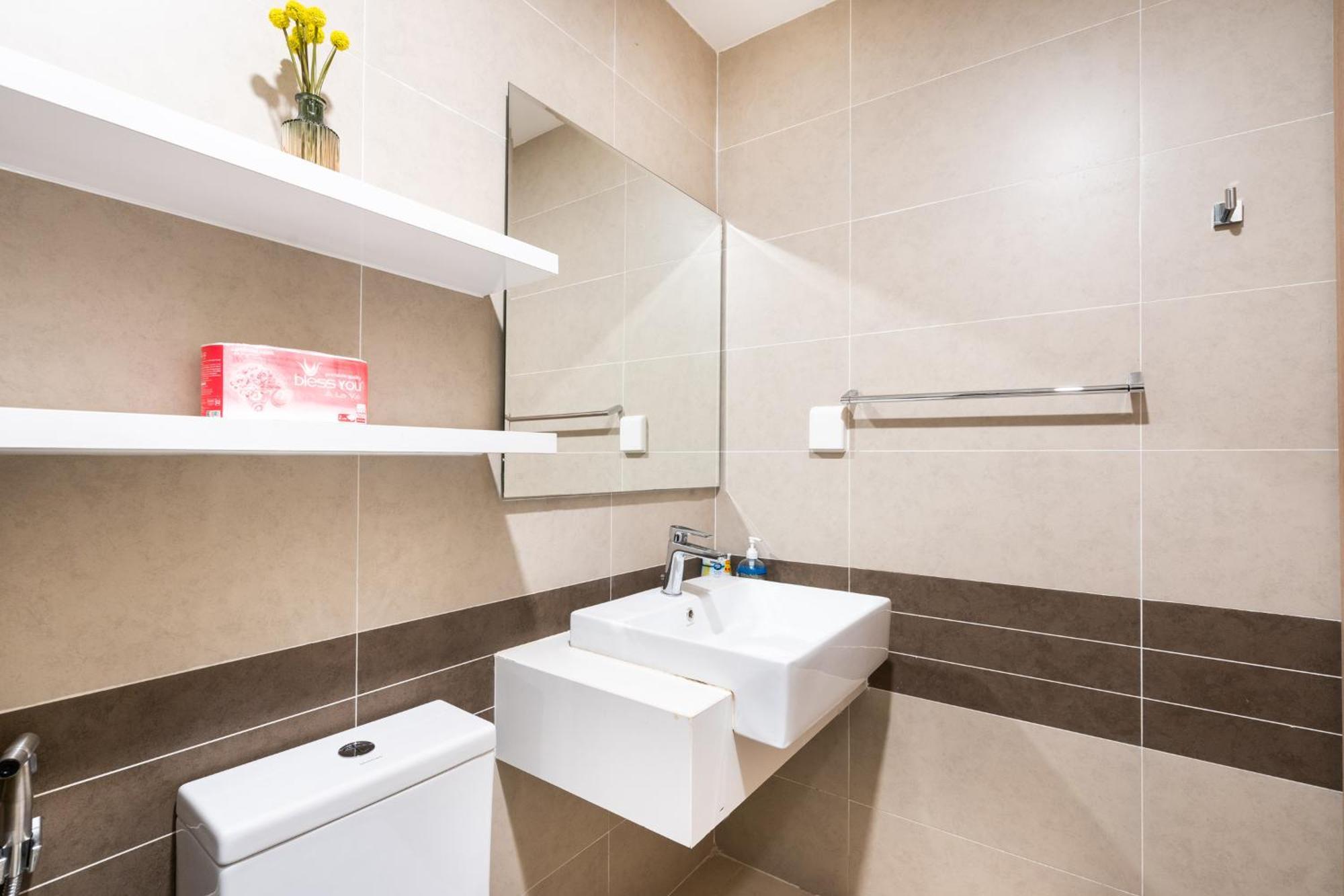 Henry Home - Rivergate Хошимин Экстерьер фото